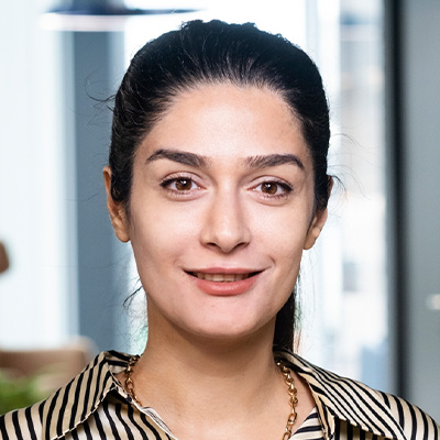 /images/portrait_masoumeh_amirbandeh.jpg